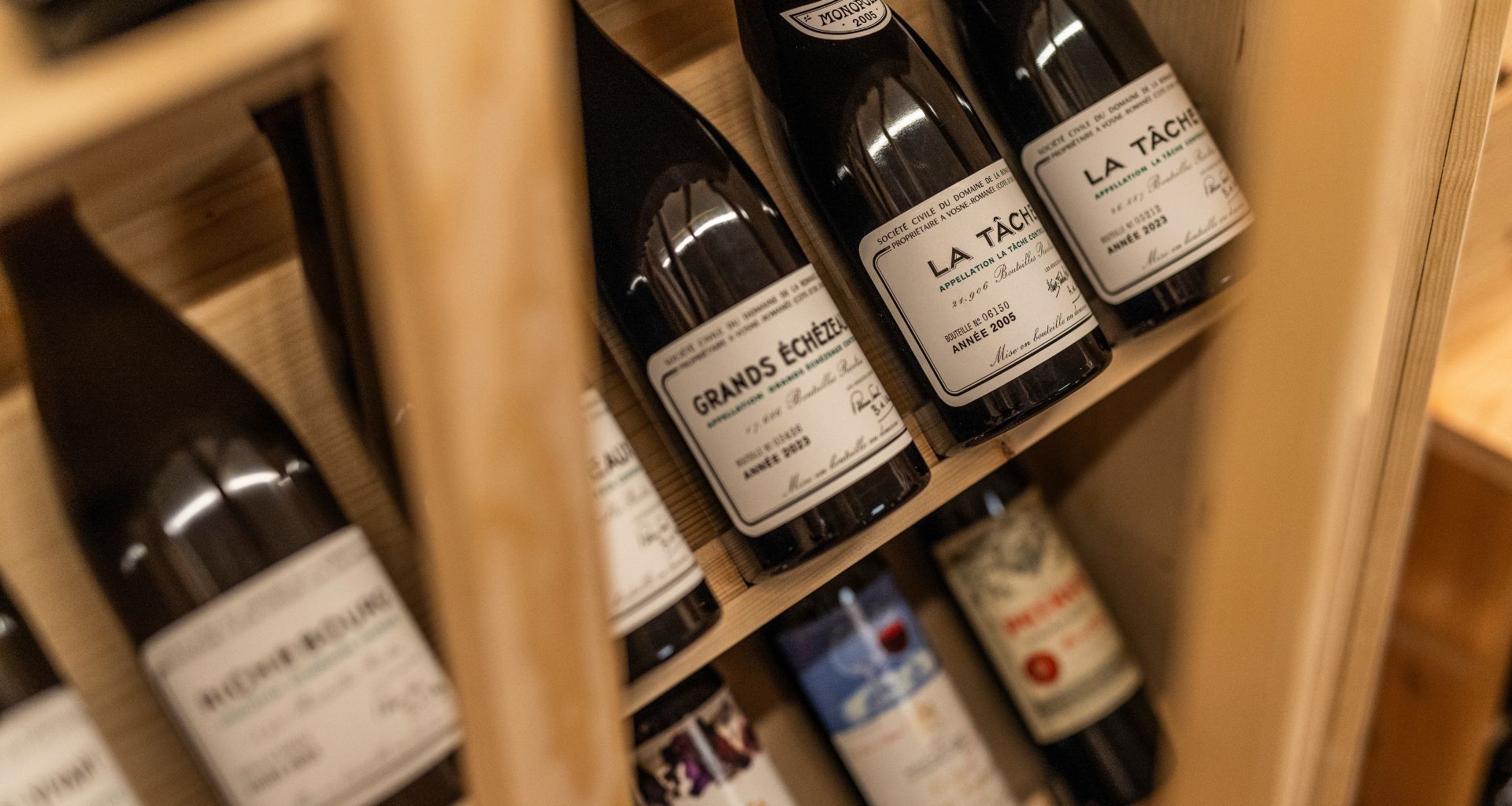 vin på raekke i molskroens vinkaelder